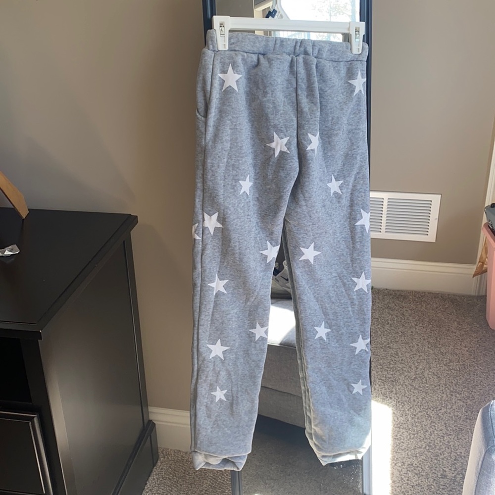 grey star print joggers, size M !!